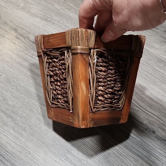 GUC Wooden & Woven Wicker Small Basket Box - Picture 6 of 6